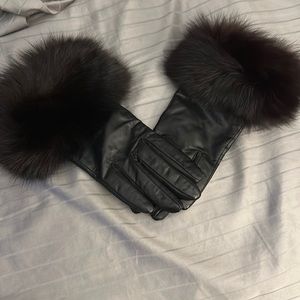 Leather and fox vintage gloves perfect conditi